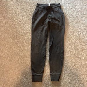 GUC SZ 2 sweat pant lululemon joggers